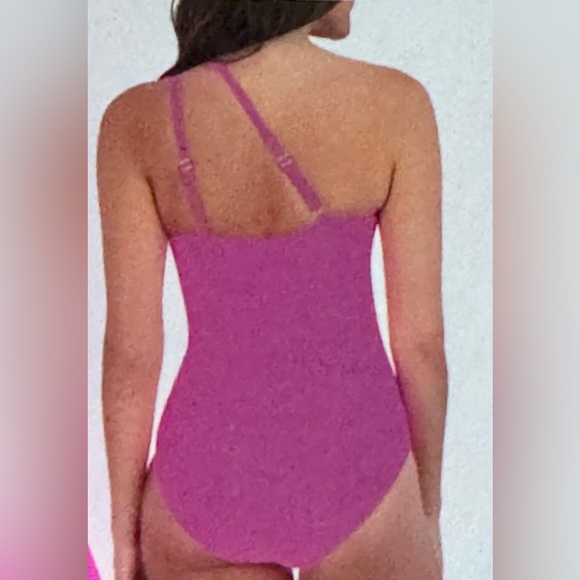 Kathy Ireland One-Shoulder keyhole ring Swimsuit - Picture 2 of 9